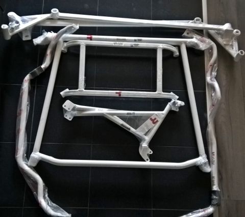 Ultra Racing bracing bars