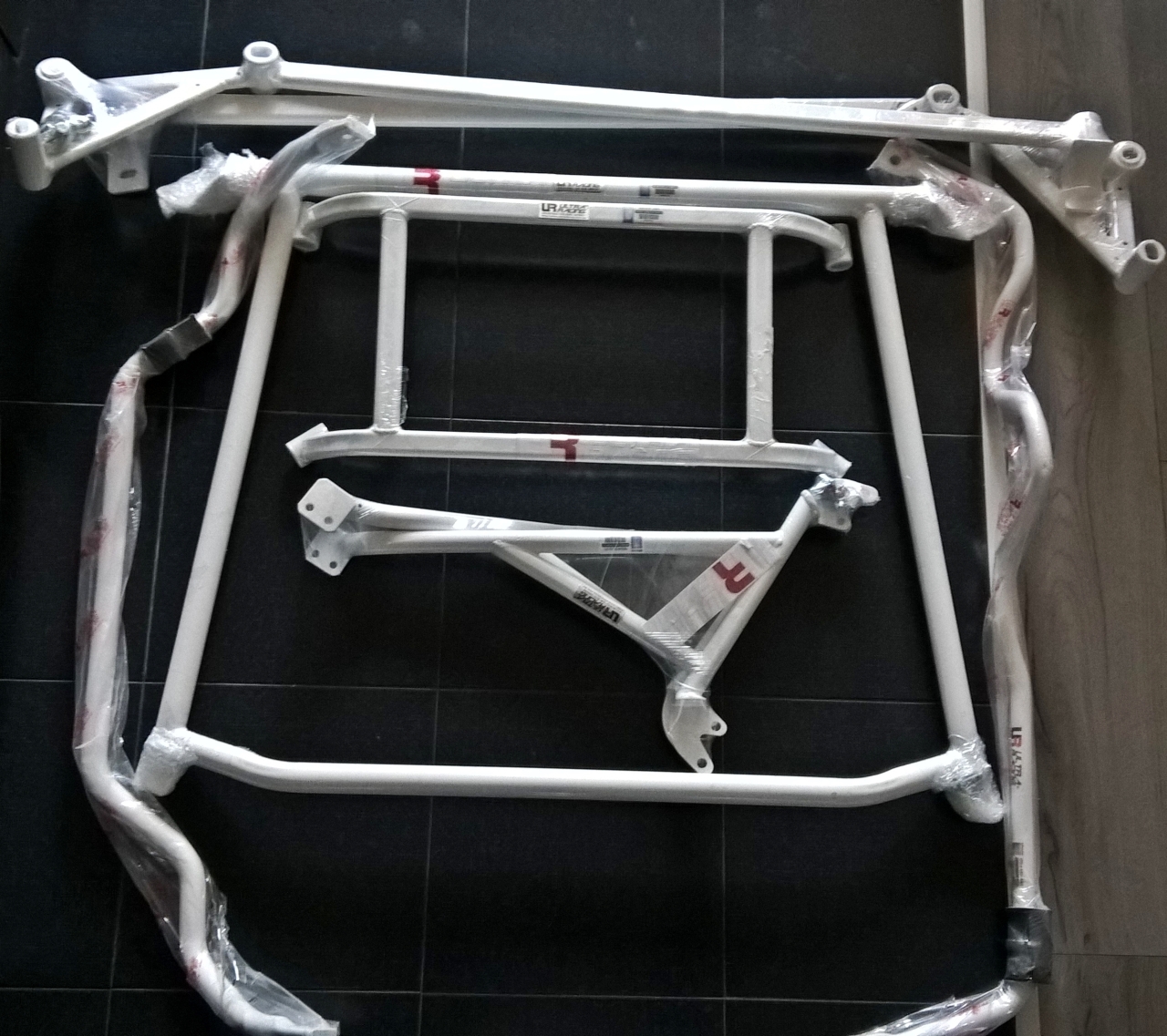 Ultra Racing bracing bars